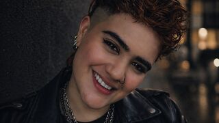 ZussanGravereign live chat room thumbnail